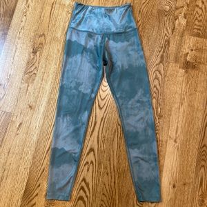 Beyond Yoga pull on stretch yoga green camo athletic pants small comfort